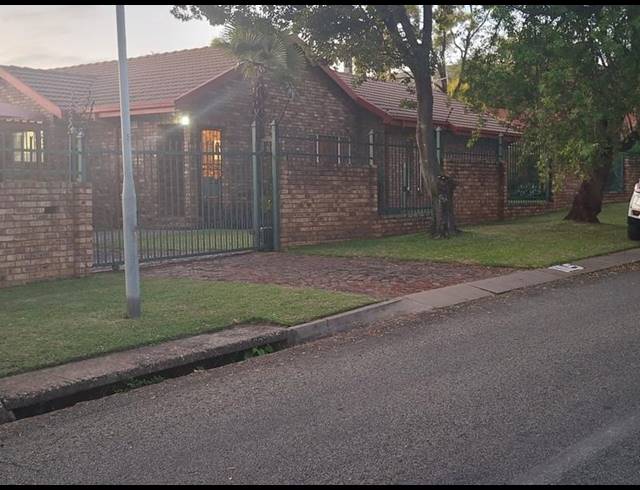 3 BEDROOM HOUSE FOR SALE IN SUIDERBERG